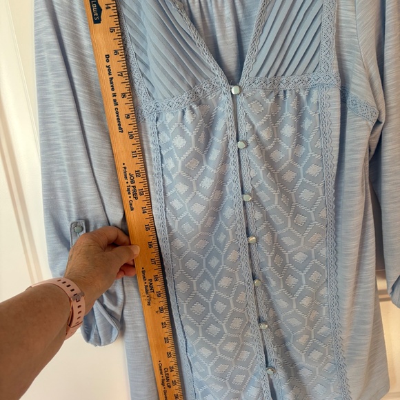 Womens Buttondown Shirt, Size M, Light Blue, Excellent Condition - Picture 10 of 11
